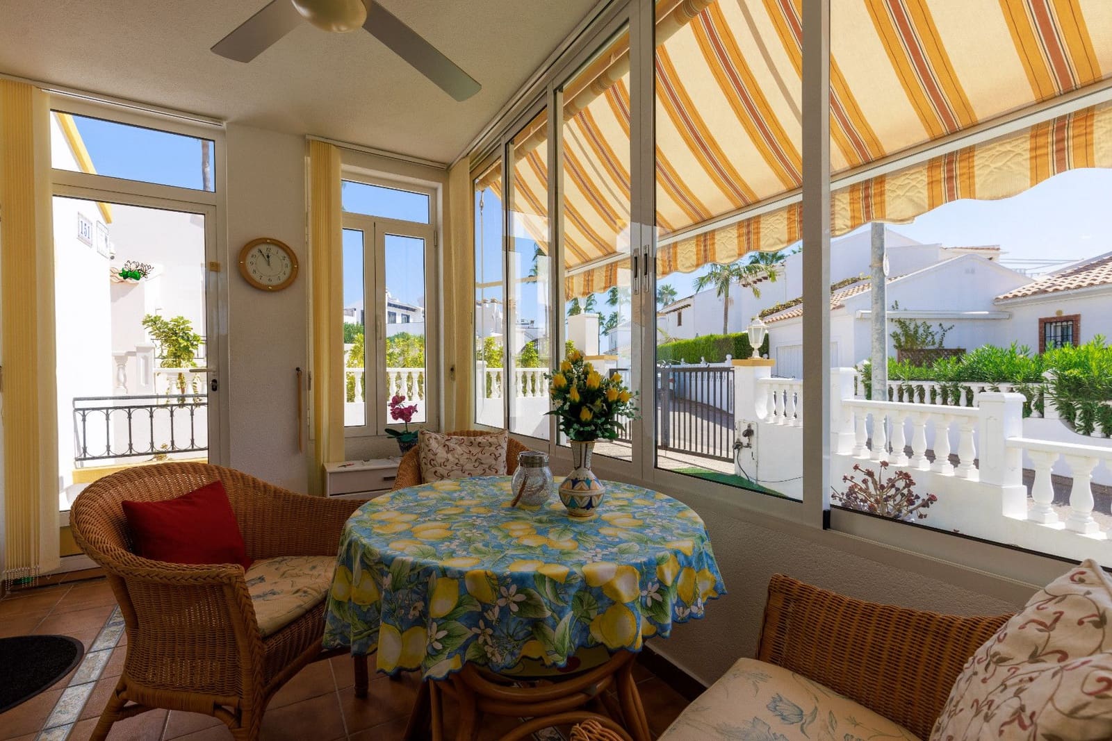 Chalet de 3 habitaciones en Orihuela Costa en venta con piscina - 374.900 € (Ref: 10061441)