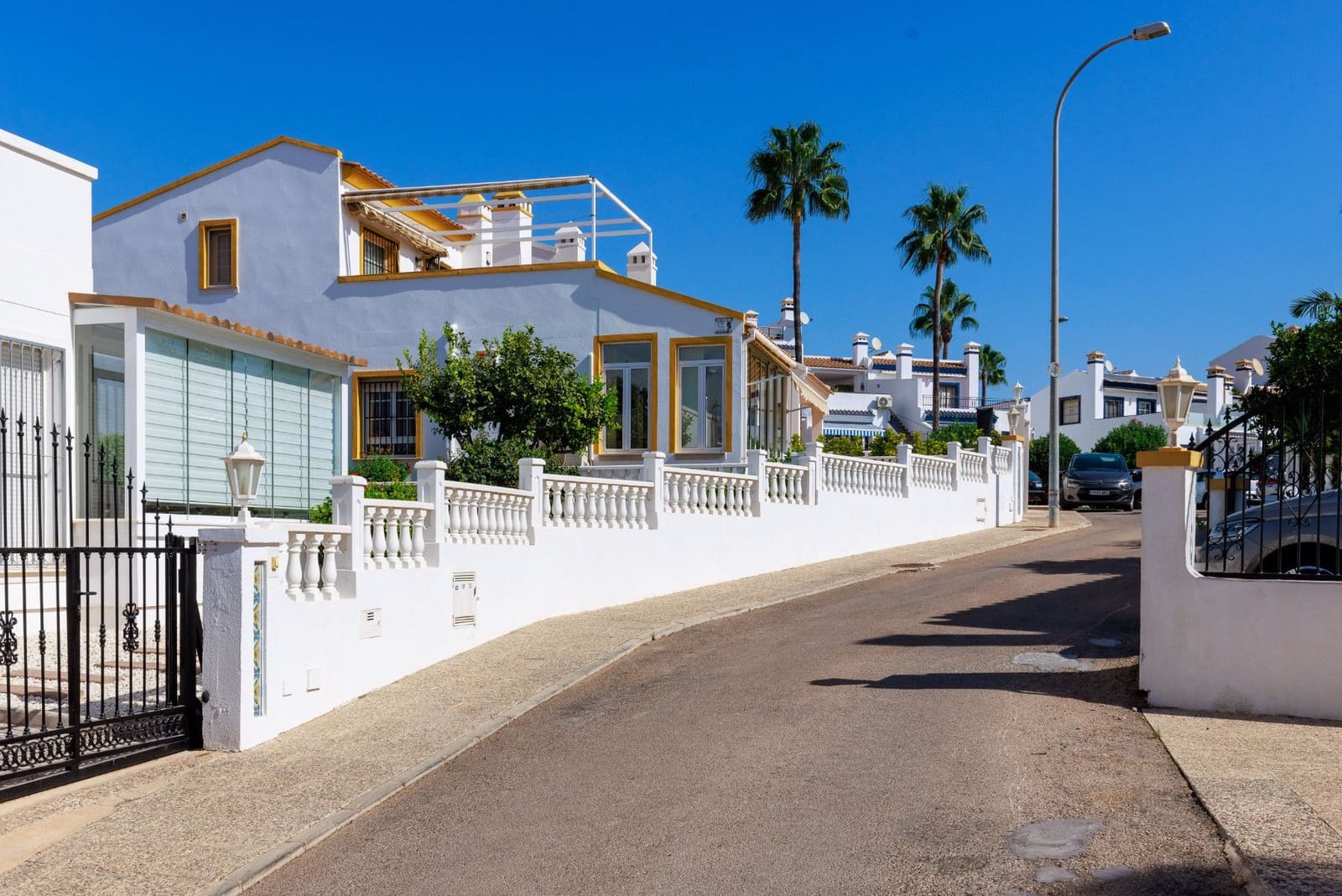 Chalet de 3 habitaciones en Orihuela Costa en venta con piscina - 374.900 € (Ref: 10061441)