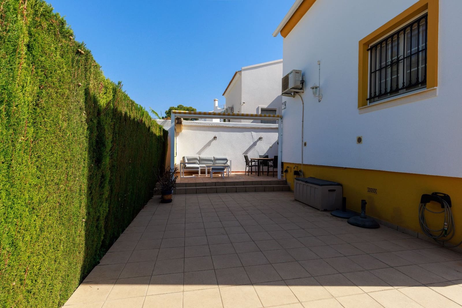 Chalet de 3 habitaciones en Orihuela Costa en venta con piscina - 374.900 € (Ref: 10061441)