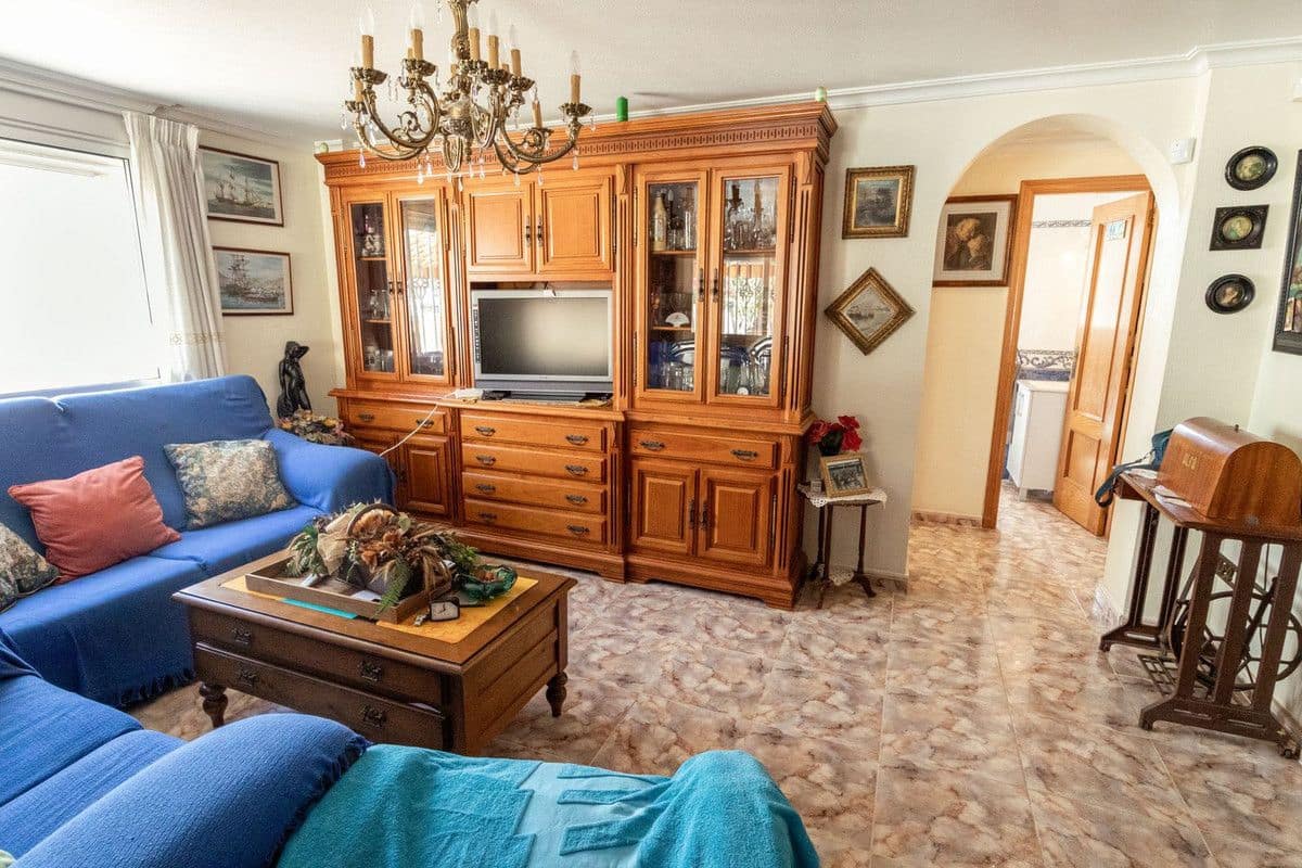 Chalet de 4 habitaciones en Orihuela Costa en venta con piscina - 560.000 € (Ref: 10061631)