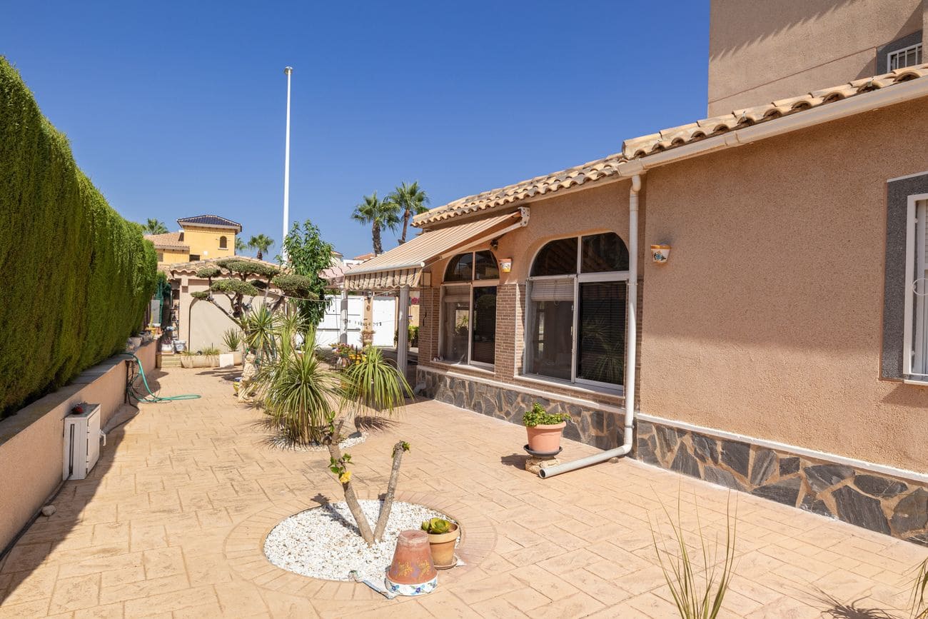 4 makuuhuone Huvila myytävänä paikassa Orihuela Costa mukana uima-altaan - 560 000 € (Ref: 10061633)