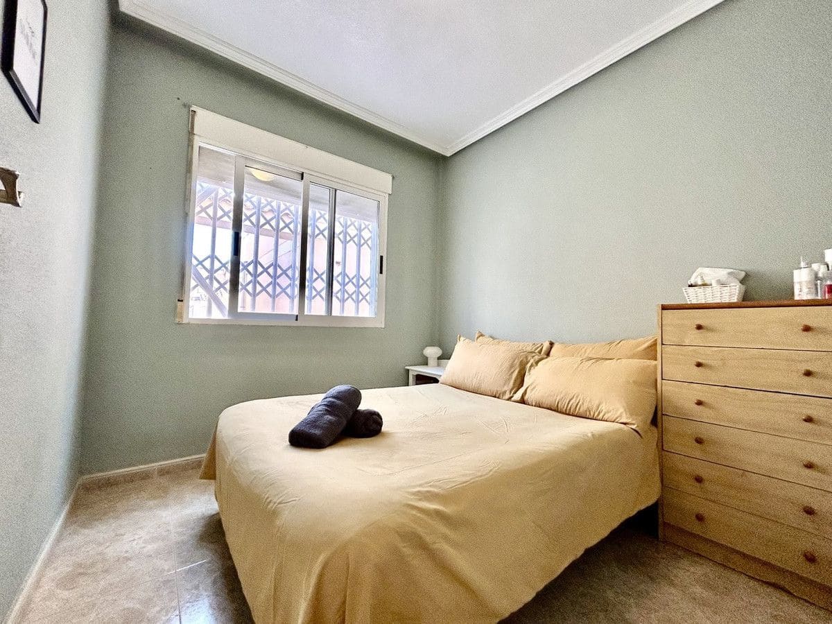 Casa de 3 habitaciones en La Zenia en venta - 199.900 € (Ref: 10063983)