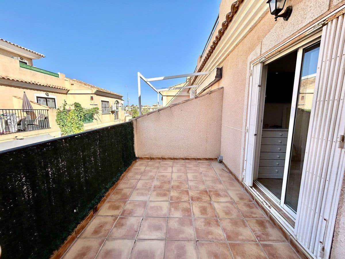 Casa de 3 habitaciones en La Zenia en venta - 199.900 € (Ref: 10063983)