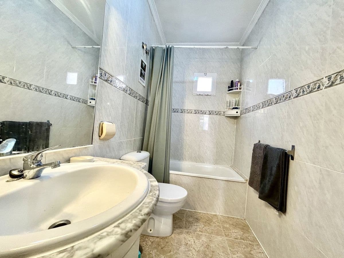 Casa de 3 habitaciones en La Zenia en venta - 199.900 € (Ref: 10063983)