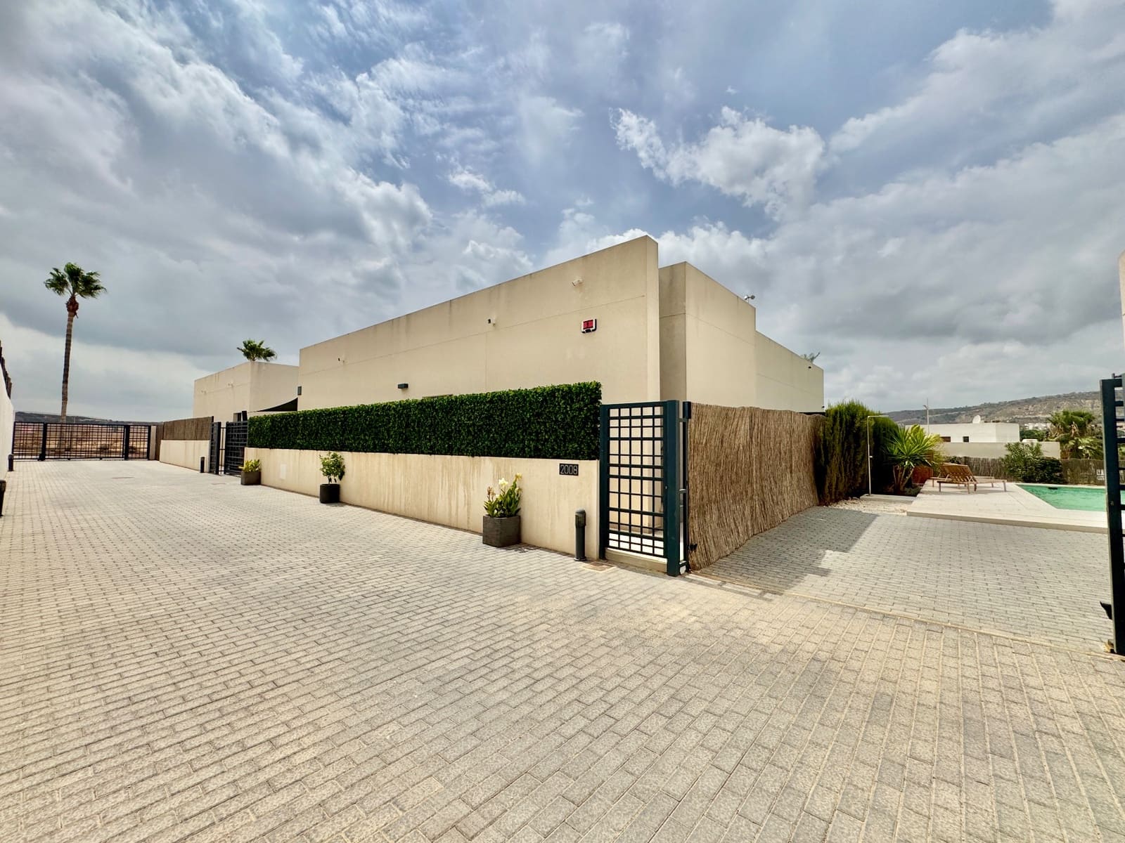 3 soveværelse Villa til salg i Alicante by med swimmingpool garage - € 649.000 (Ref: 10068122)