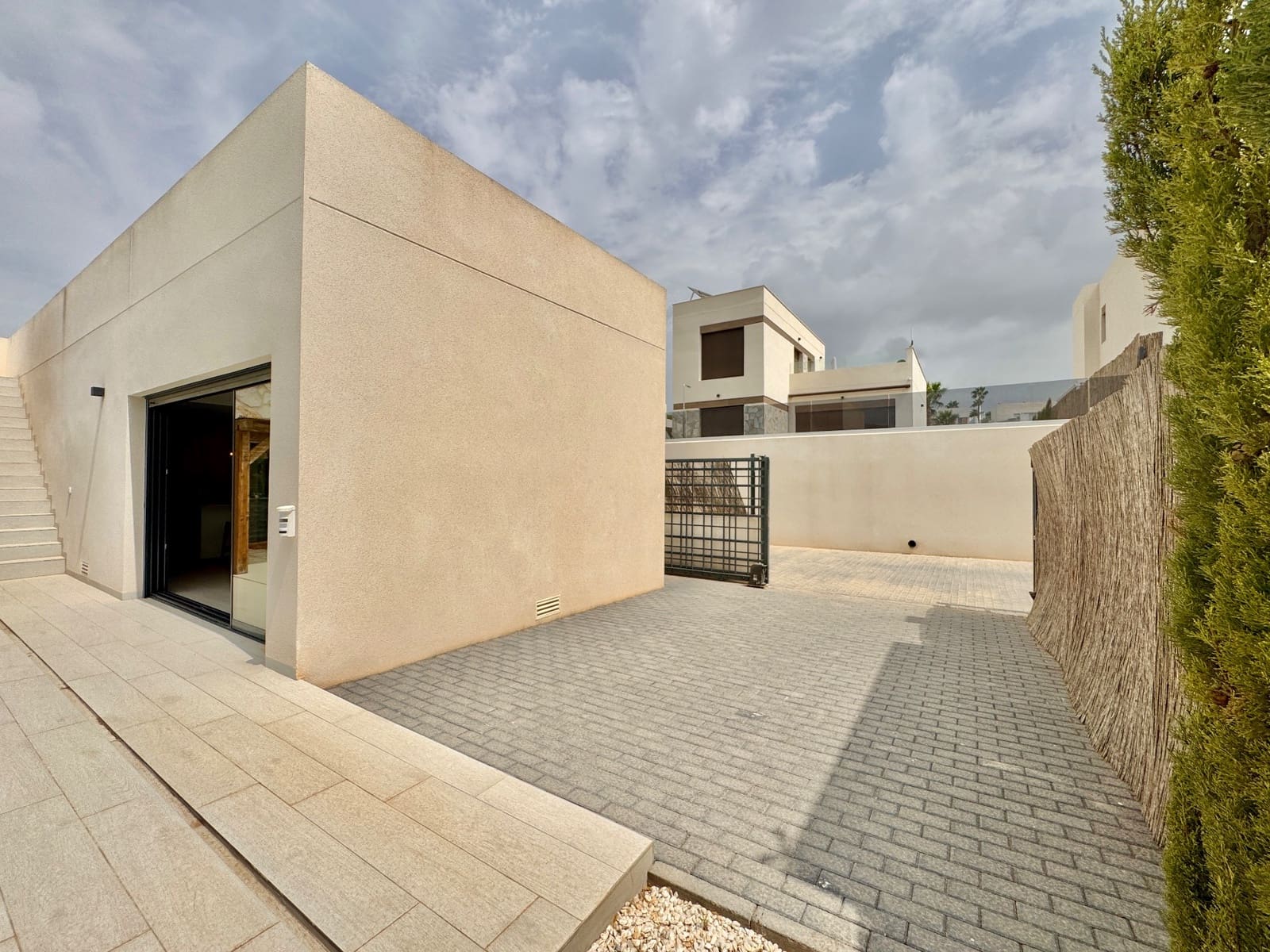 3 soveværelse Villa til salg i Alicante by med swimmingpool garage - € 649.000 (Ref: 10068122)