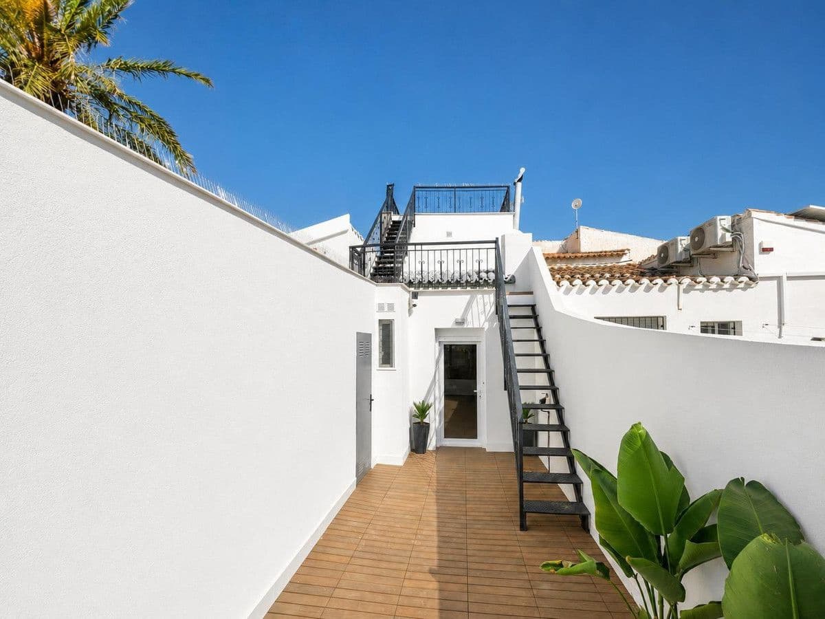 4 bedroom Villa for sale in Orihuela Costa with pool - € 750,000 (Ref: 10068132)