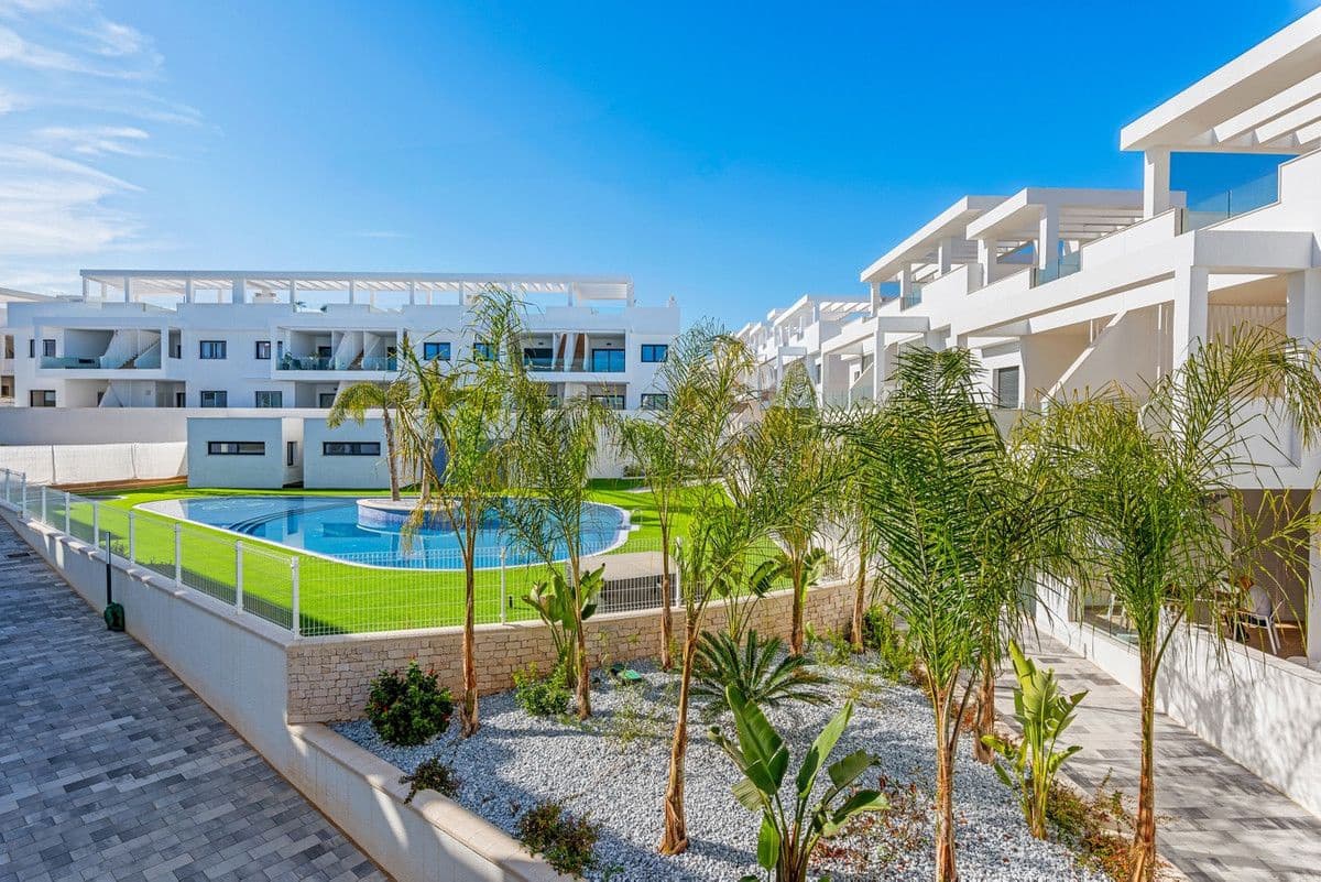 2 soverom Leilighet til salgs i Orihuela Costa med svømmebasseng - € 369 000 (Ref: 10068917)