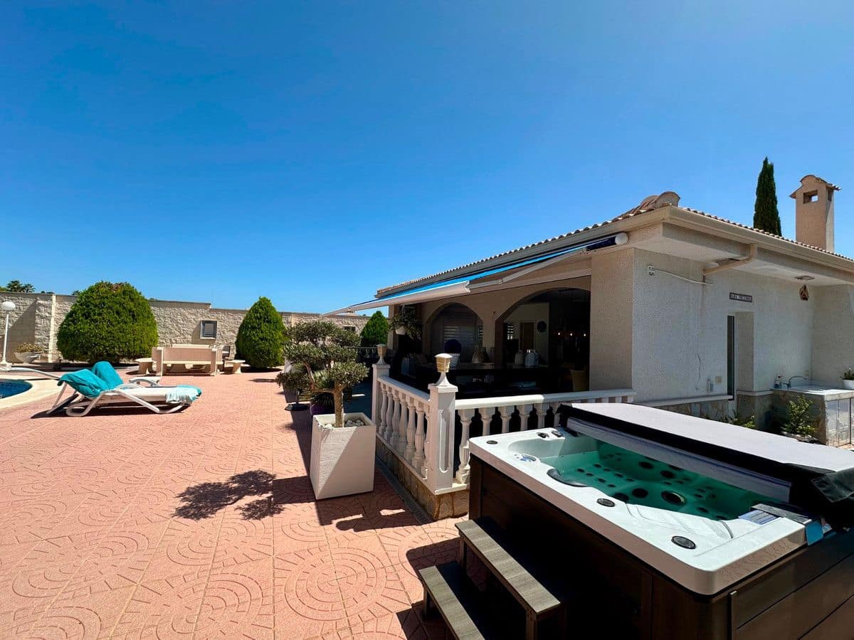 6 soverom Villa til salgs i Dona Pepa med svømmebasseng - € 845 000 (Ref: 10068923)