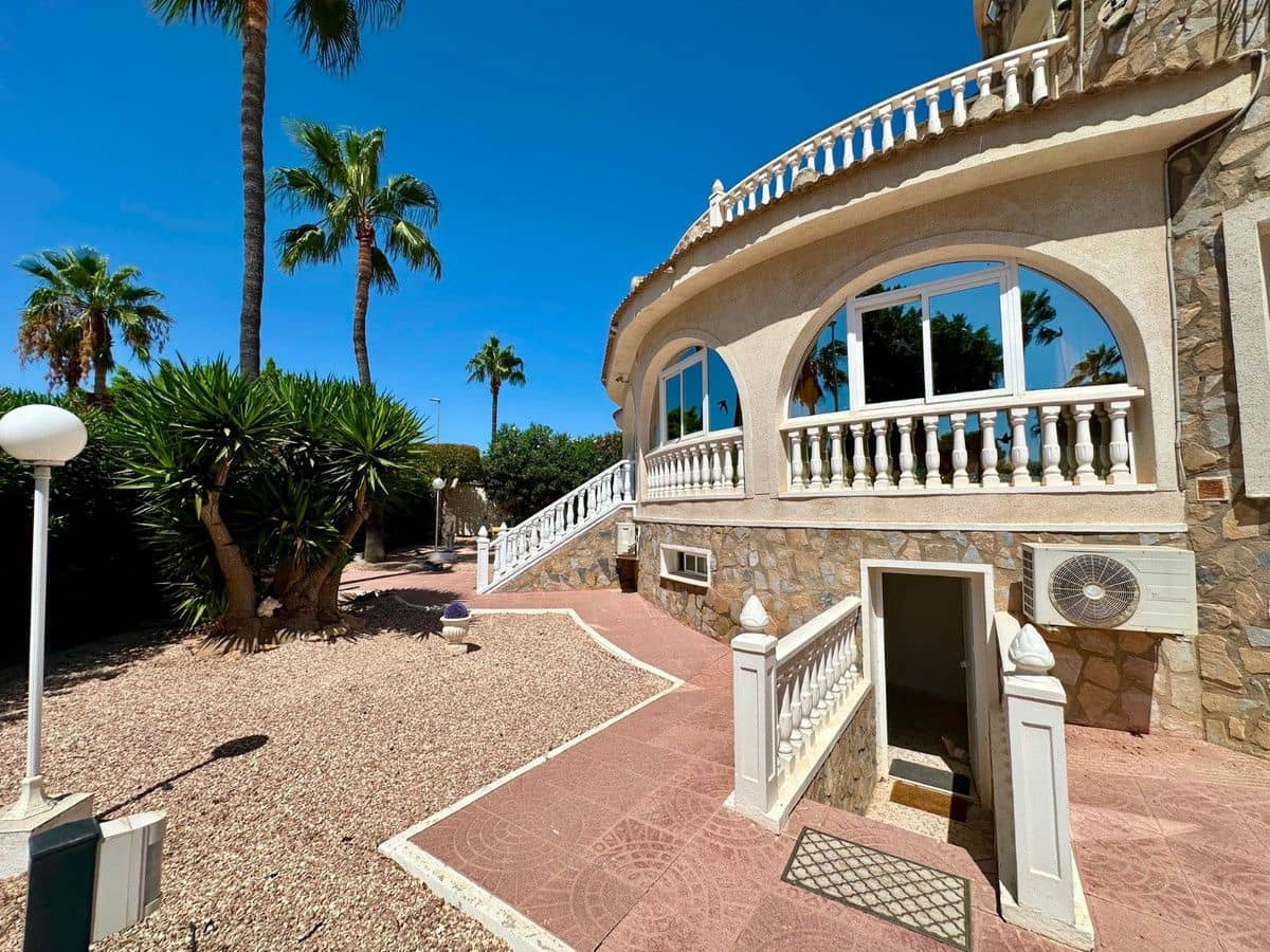 6 soverom Villa til salgs i Dona Pepa med svømmebasseng - € 845 000 (Ref: 10068923)
