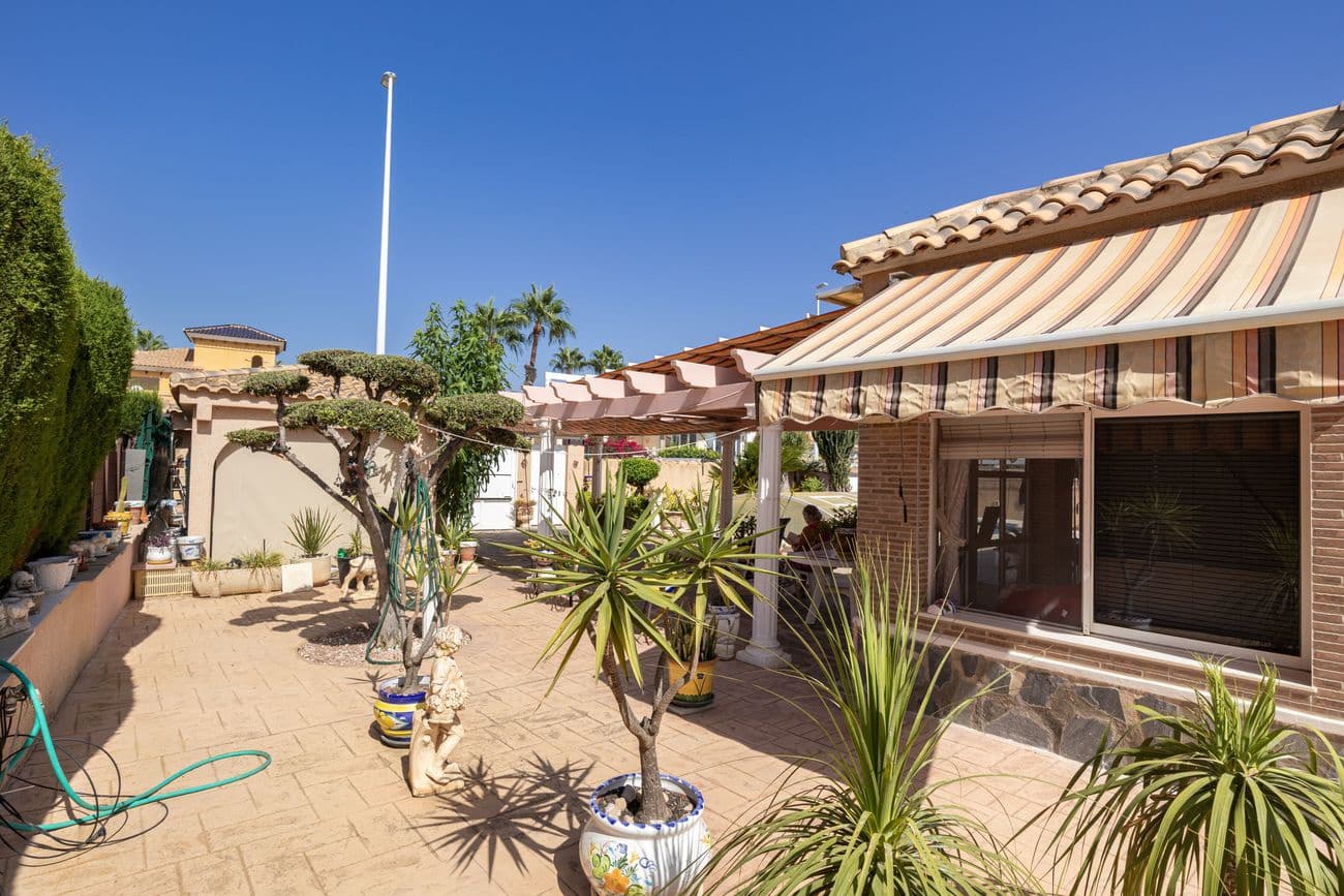 4 Zimmer Villa zu verkaufen in Orihuela Costa mit Pool - 560.000 € (Ref: 10069003)