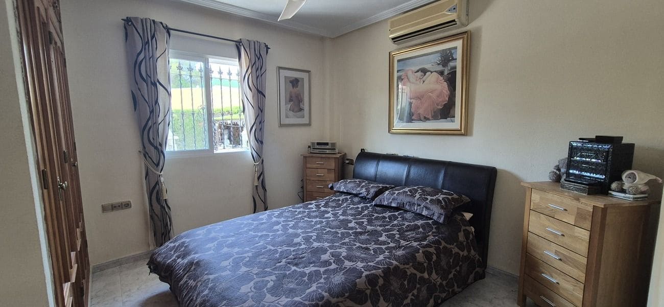 4 soveværelse Villa til salg i La Zenia med swimmingpool - € 389.995 (Ref: 10069009)