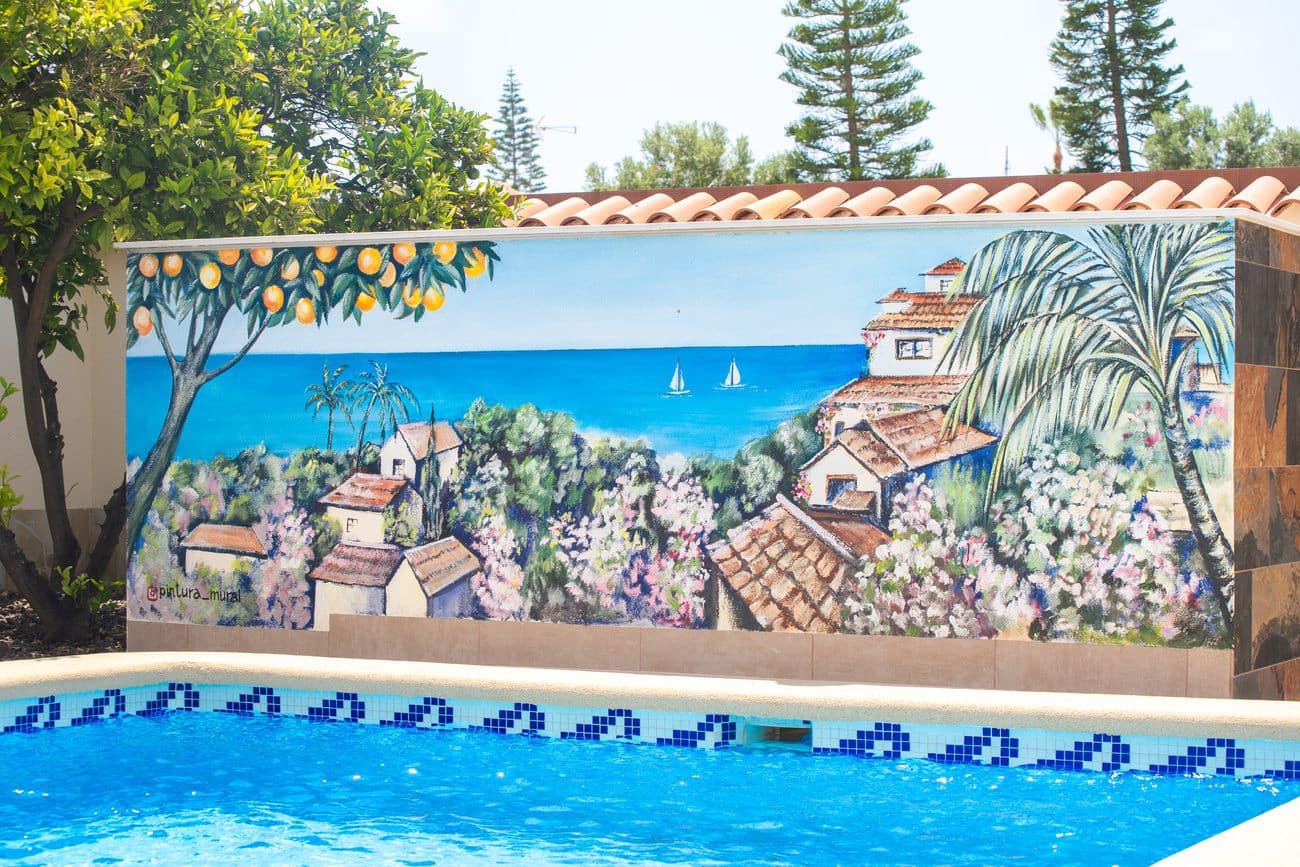 Chalet de 4 habitaciones en Torrevieja en venta con piscina - 1.350.000 € (Ref: 10069556)