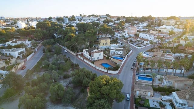 7 camera da letto Villa in vendita in La Siesta, Torrevieja con piscina - 930.000 € (Rif: 10069632)