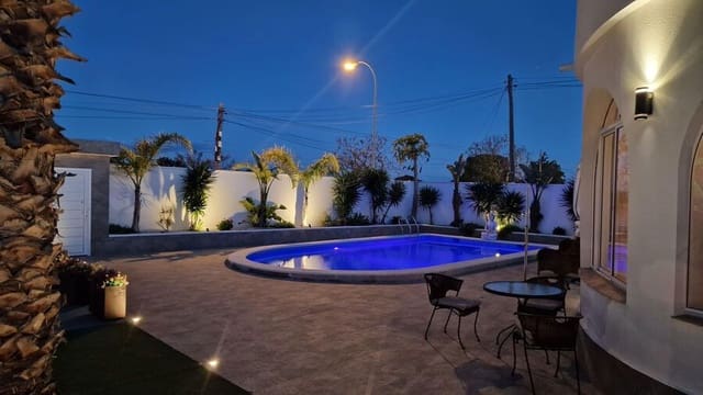 5 makuuhuone Huvila myytävänä paikassa Puerto Deportivo, Torrevieja - 740 000 € (Ref: 10069672)