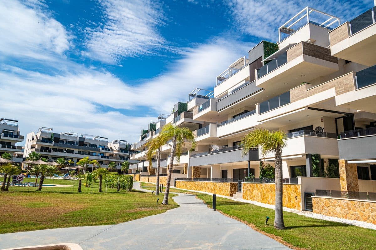 Apartamento de 2 habitaciones en La Zenia en venta - 350.000 € (Ref: 10069783)