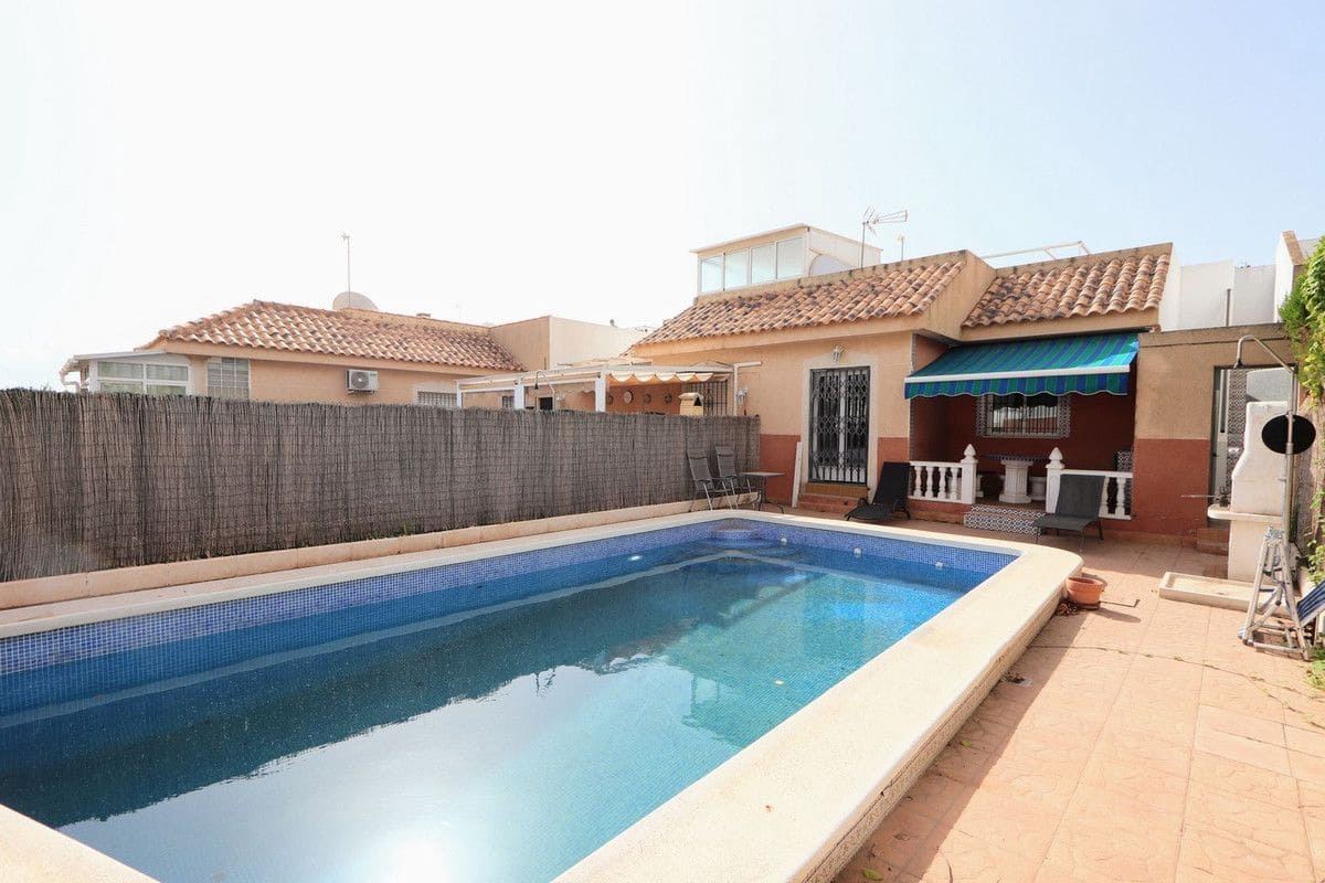 3 chambre Villa/Maison à vendre à La Zenia avec piscine - 280 000 € (Ref: 10070437)