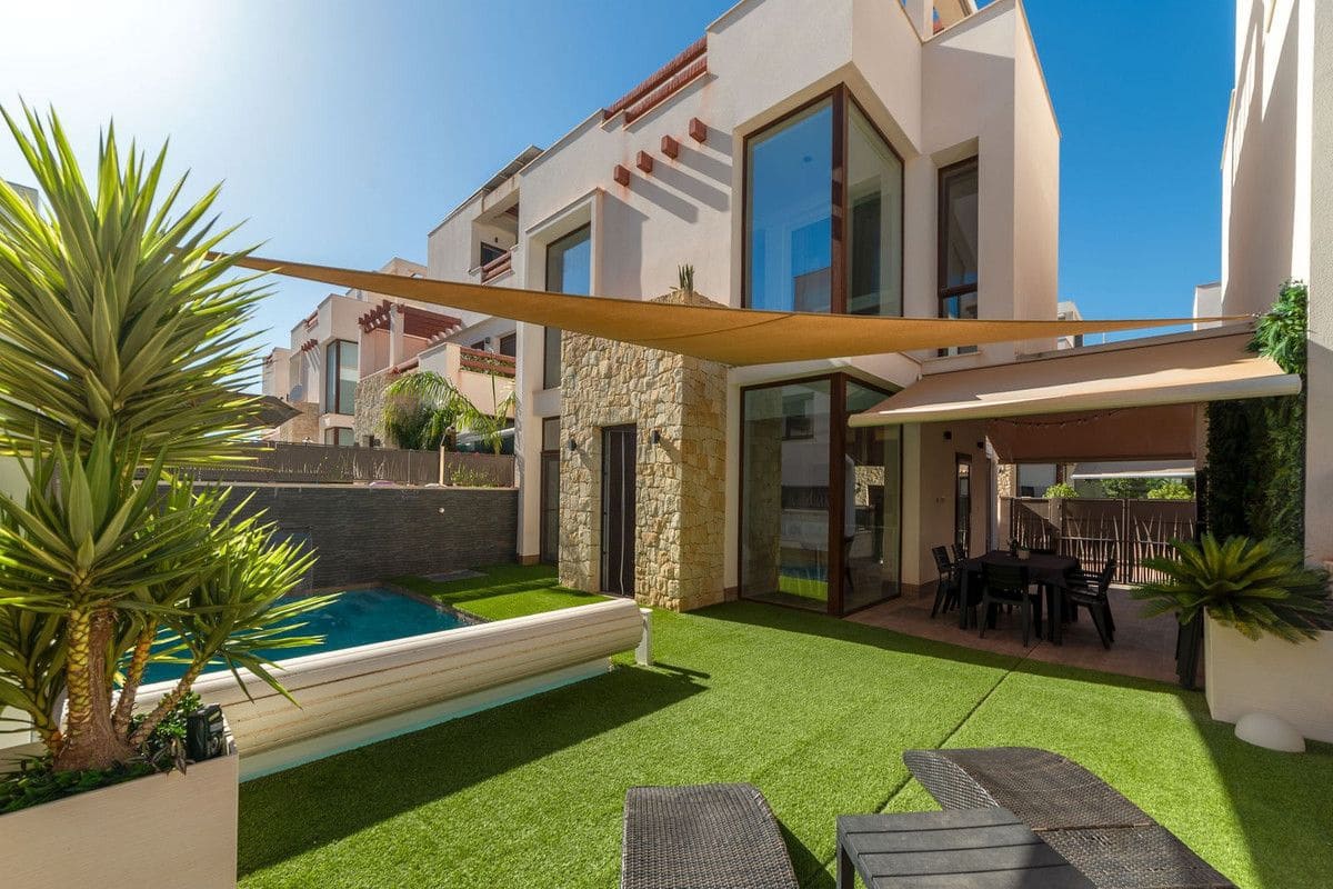 3 soveværelse Villa til salg i Rojales med swimmingpool - € 440.000 (Ref: 10070448)