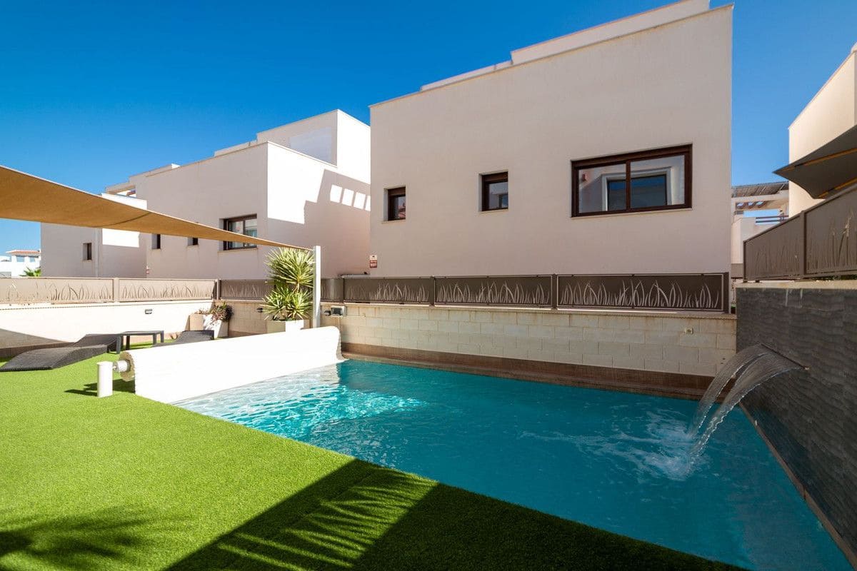 3 soveværelse Villa til salg i Rojales med swimmingpool - € 440.000 (Ref: 10070448)