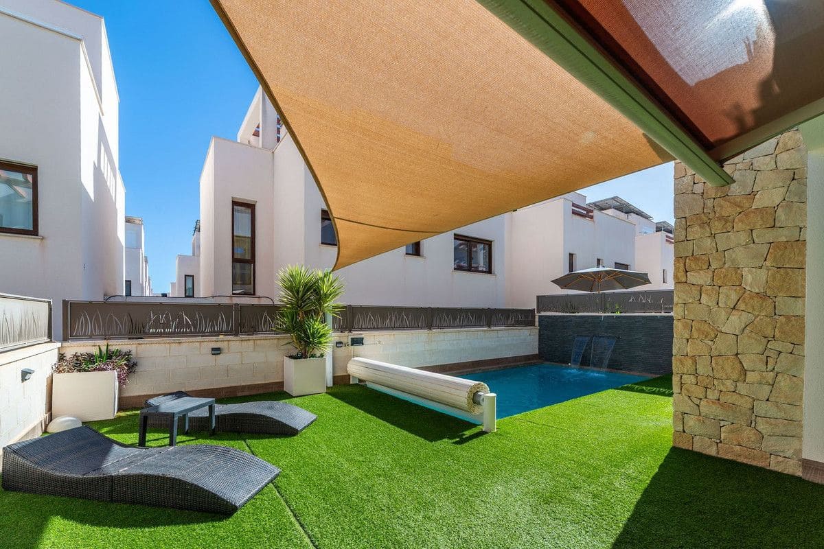 3 soveværelse Villa til salg i Rojales med swimmingpool - € 440.000 (Ref: 10070448)