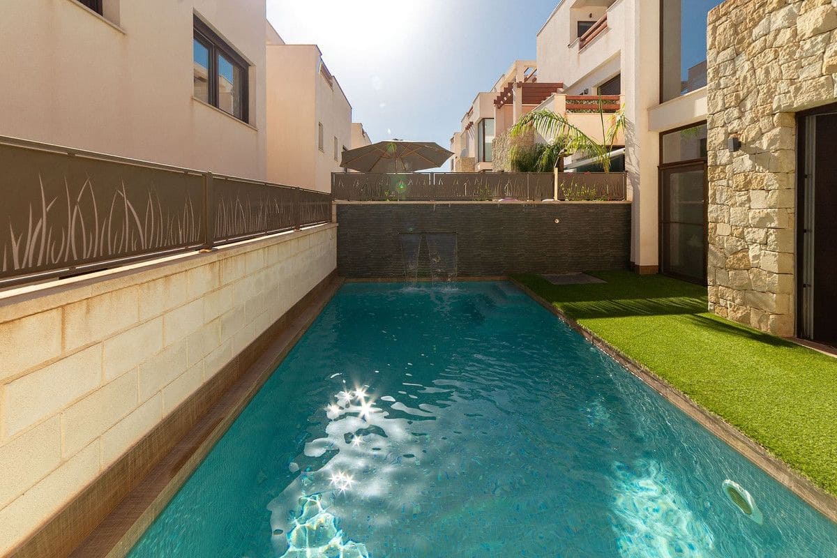 3 soveværelse Villa til salg i Rojales med swimmingpool - € 440.000 (Ref: 10070448)