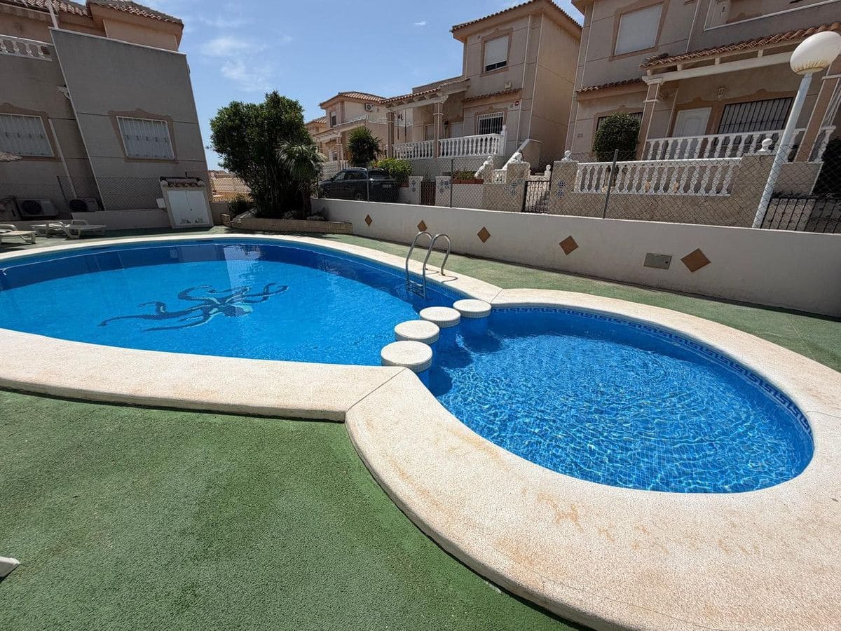 3 soveværelse Villa til salg i Rojales med swimmingpool - € 275.000 (Ref: 10070453)