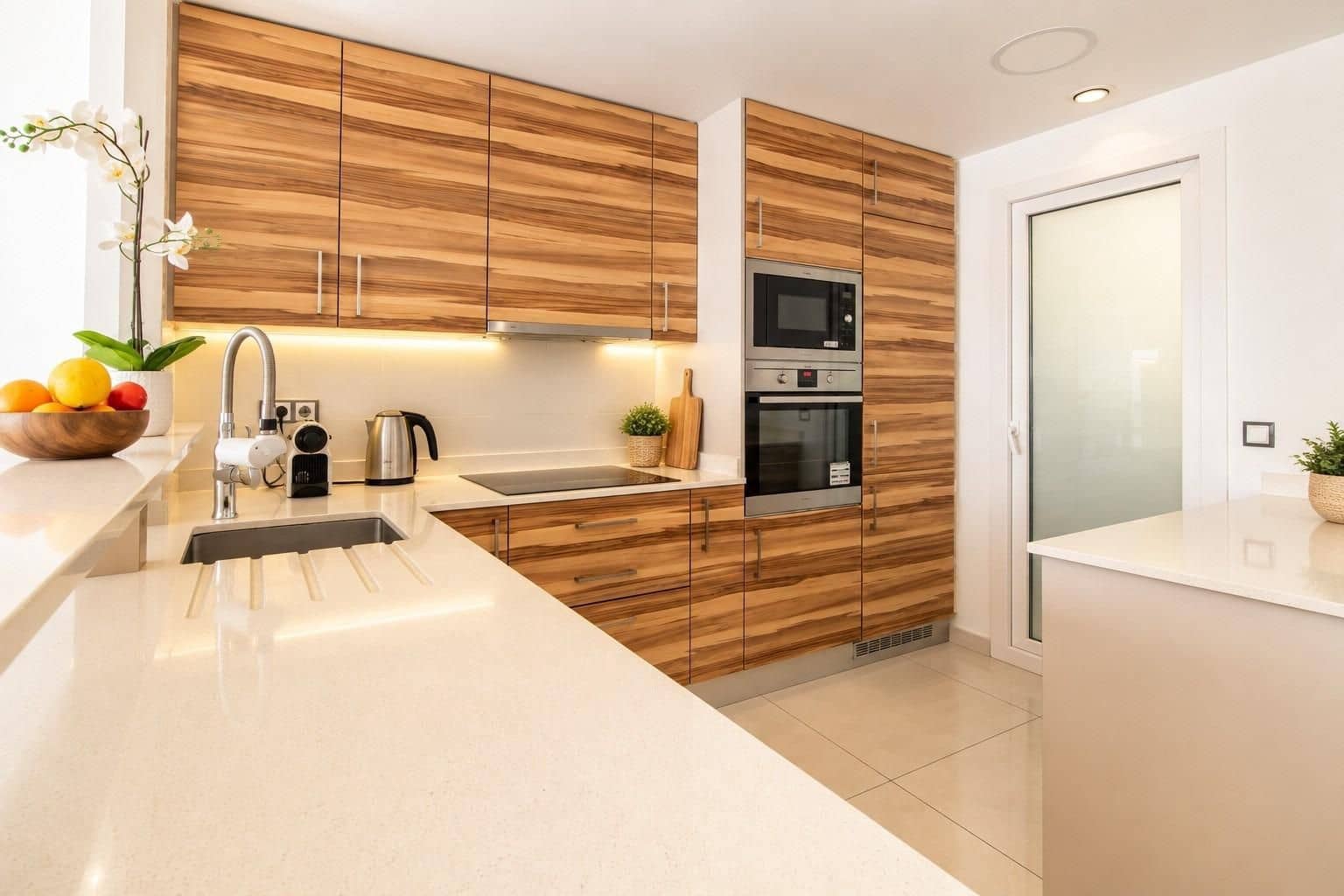 3 slaapkamer Appartement te koop in Arenales del Sol met zwembad - € 785.000 (Ref: 10070494)