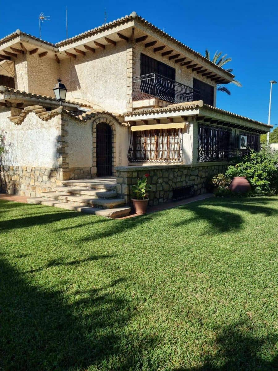 6 Zimmer Villa zu verkaufen in Alicante / Alacant Stadt - 1.350.000 € (Ref: 10072507)
