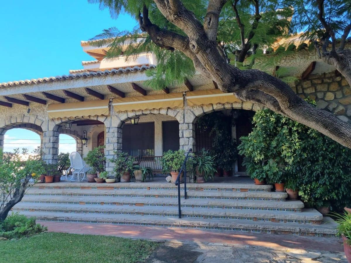 6 Zimmer Villa zu verkaufen in Alicante / Alacant Stadt - 1.350.000 € (Ref: 10072507)
