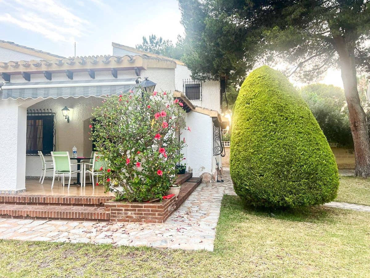 Chalet de 4 habitaciones en Orihuela Costa en venta - 824.000 € (Ref: 10072508)