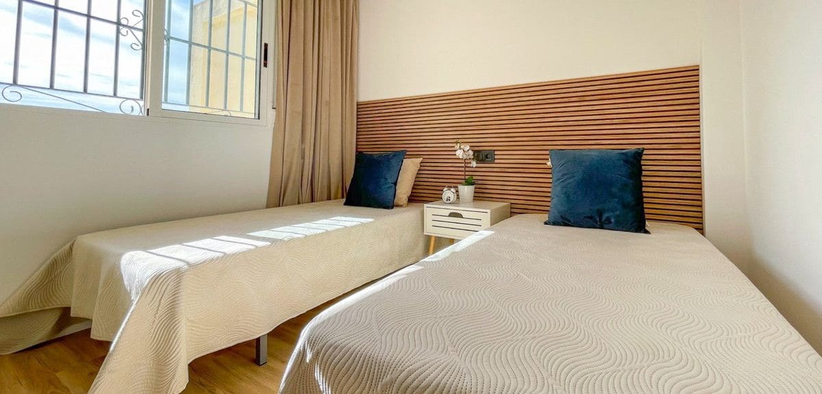 Adosado de 3 habitaciones en Torrevieja en venta con piscina - 268.800 € (Ref: 10072539)