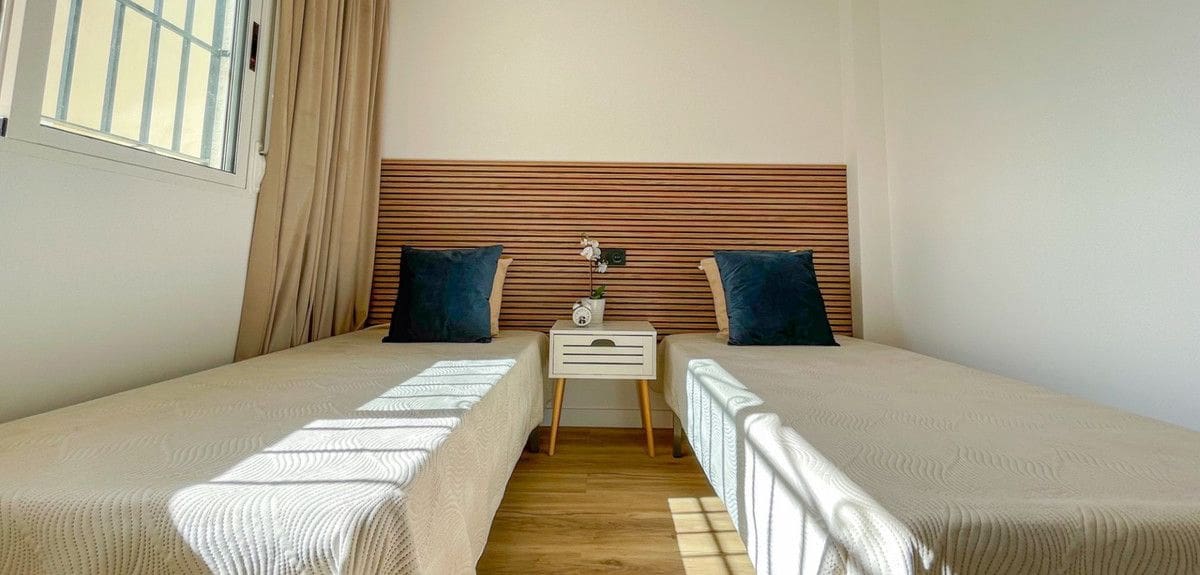 Adosado de 3 habitaciones en Torrevieja en venta con piscina - 268.800 € (Ref: 10072539)