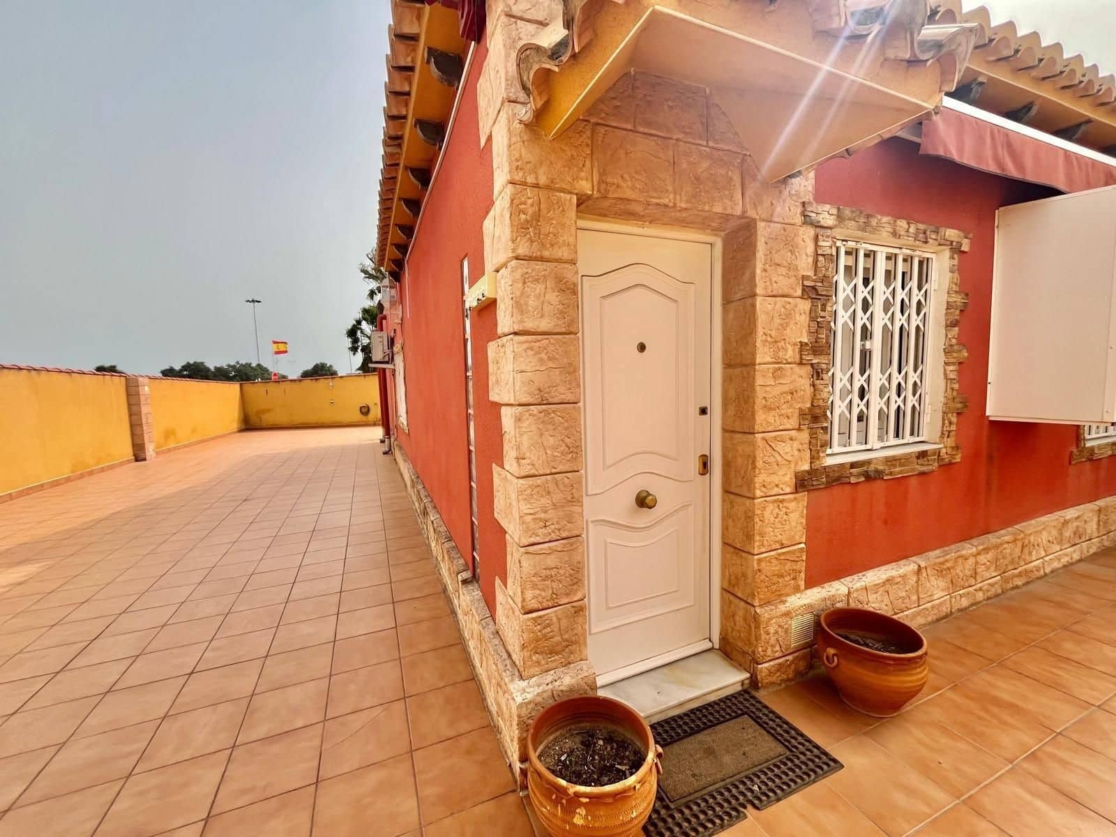 2 bedroom Villa for sale in Torrevieja with pool - € 240,000 (Ref: 10075470)
