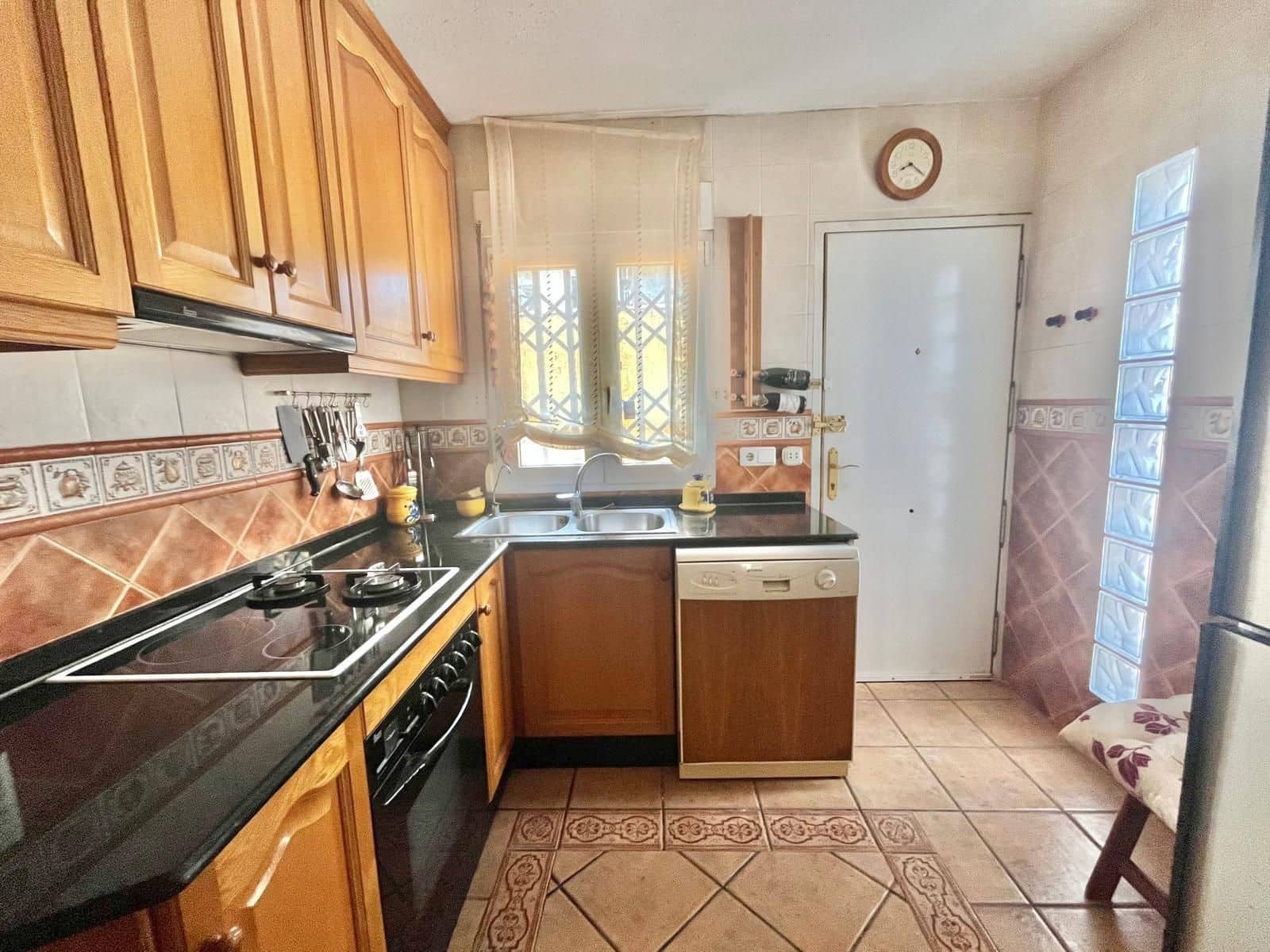 2 bedroom Villa for sale in Torrevieja with pool - € 240,000 (Ref: 10075470)