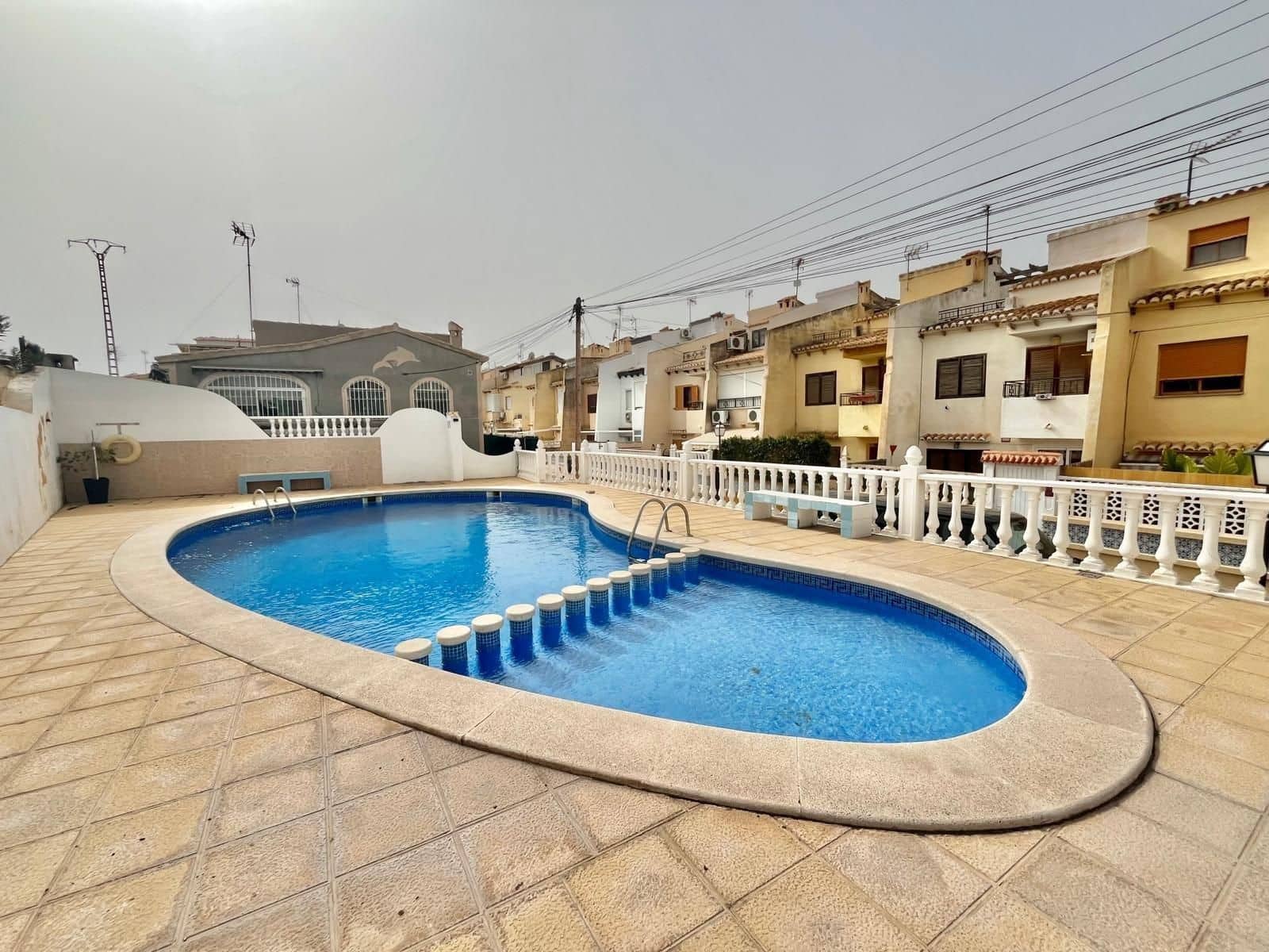 2 bedroom Villa for sale in Torrevieja with pool - € 240,000 (Ref: 10075470)