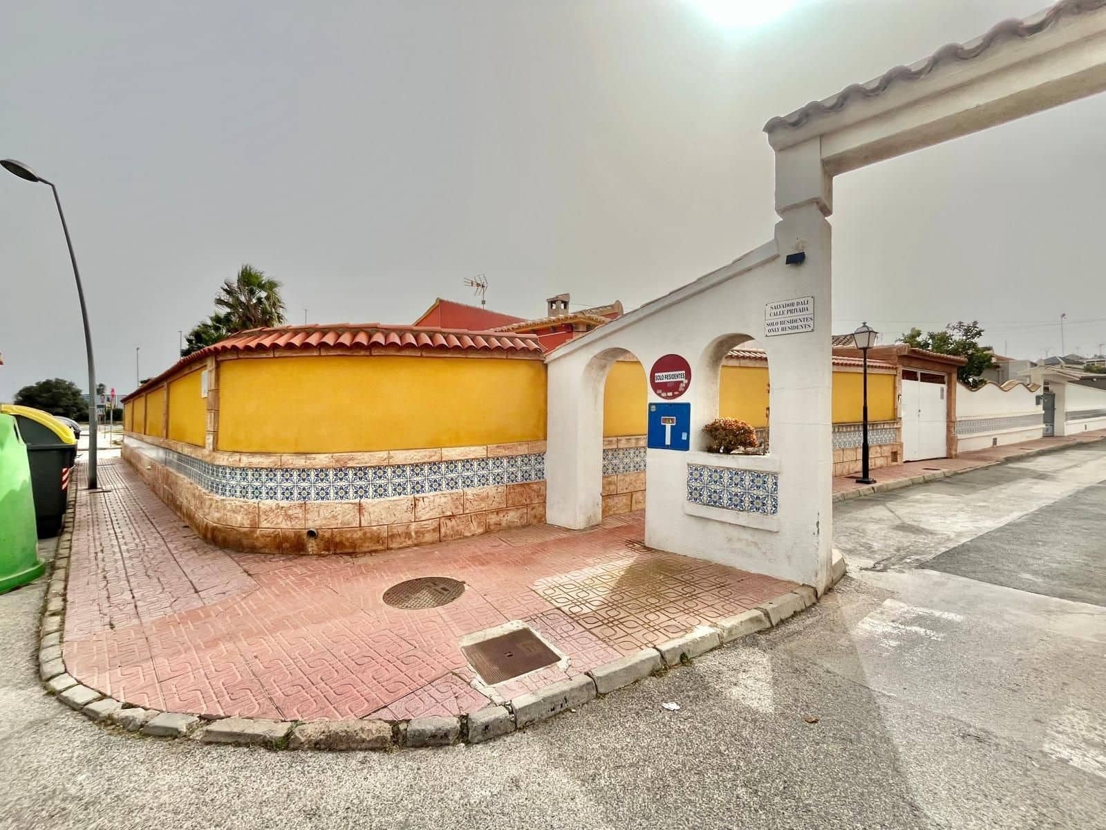 2 bedroom Villa for sale in Torrevieja with pool - € 240,000 (Ref: 10075470)