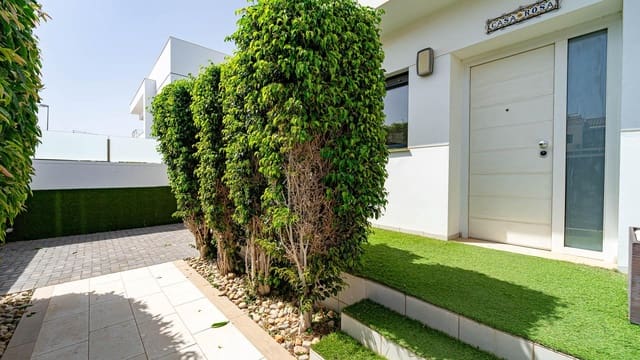 Chalet de 4 habitaciones en Ciudad Quesada, Rojales en venta con piscina - 525.000 € (Ref: 10077777)