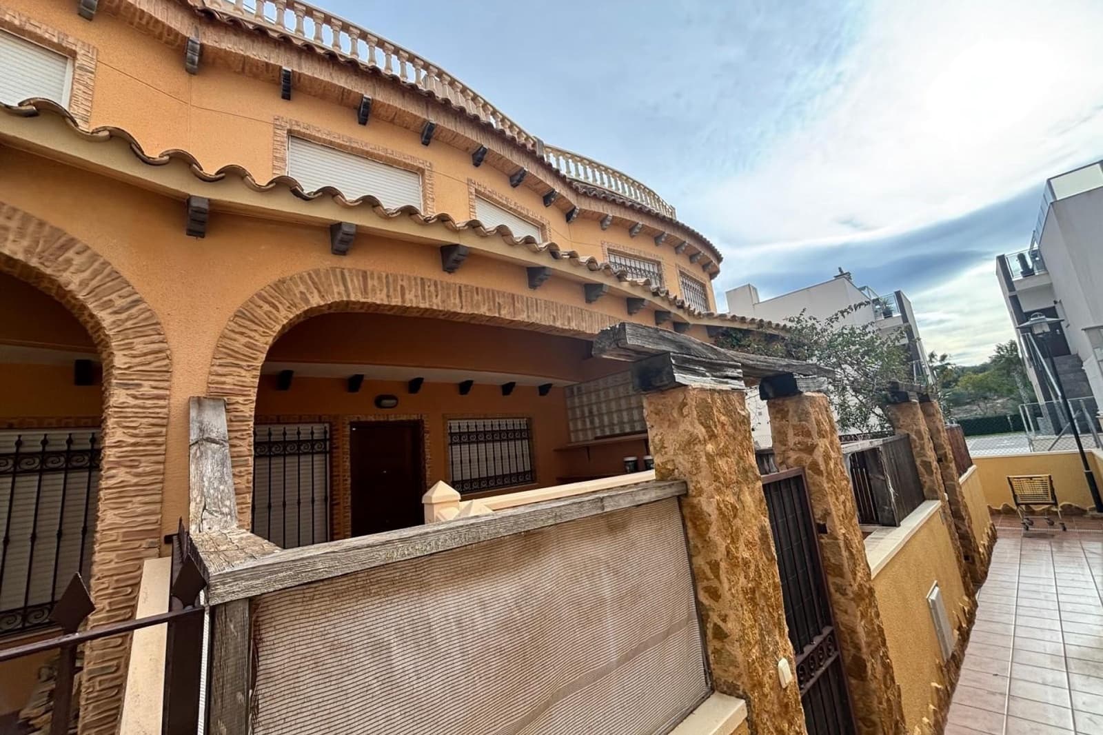 5 chambre Maison de Ville à vendre à Guardamar del Segura avec piscine - 199 995 € (Ref: 10078010)