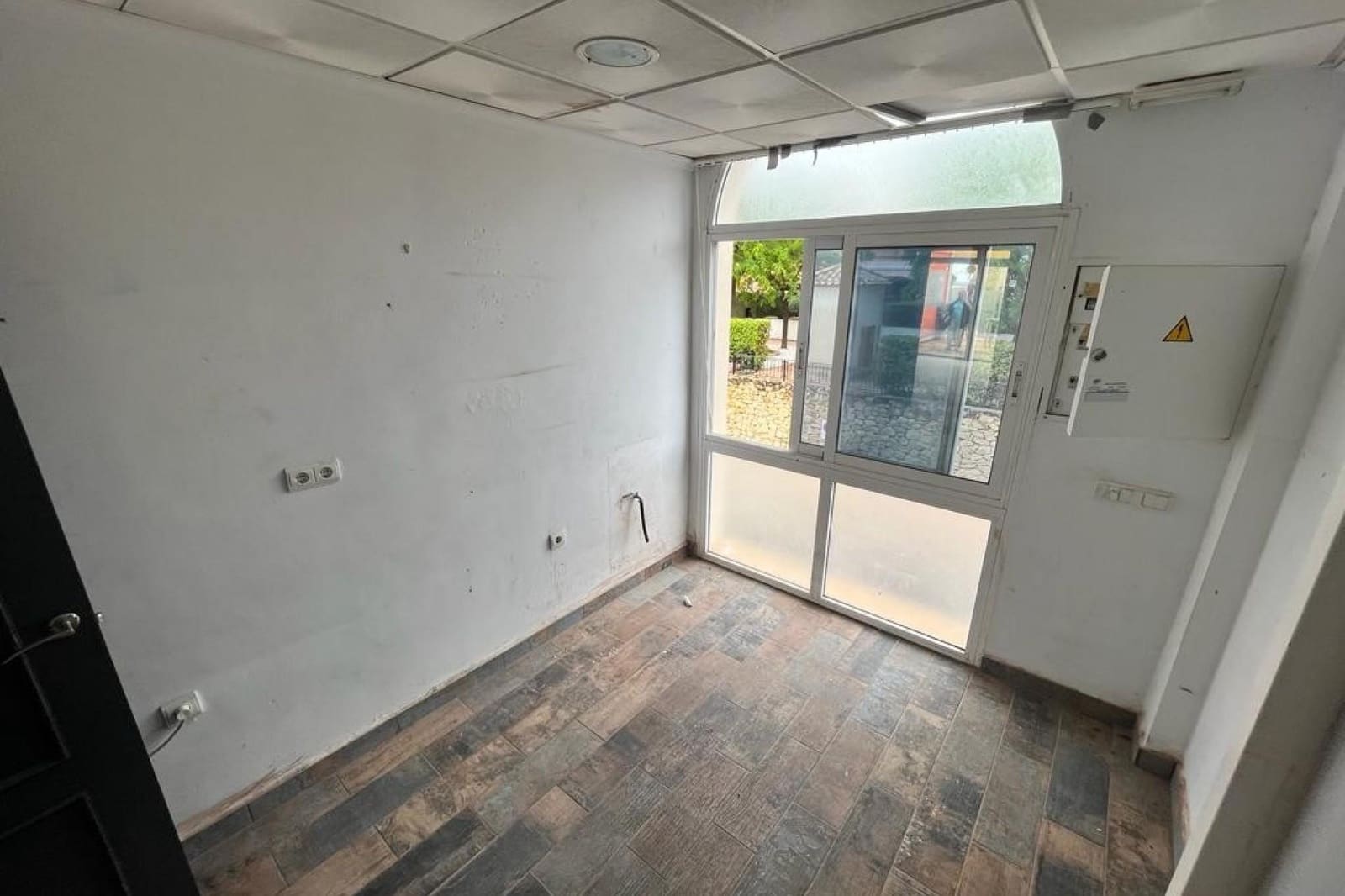 Commercial for sale in Algorfa with pool - € 100,000 (Ref: 10078013)