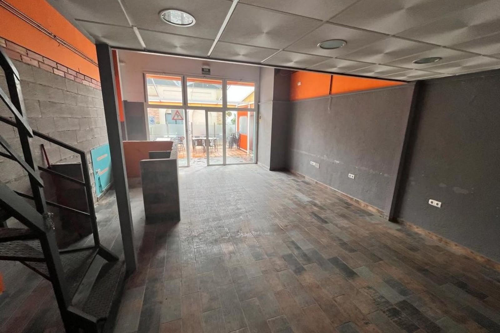 Commercial for sale in Algorfa with pool - € 100,000 (Ref: 10078013)