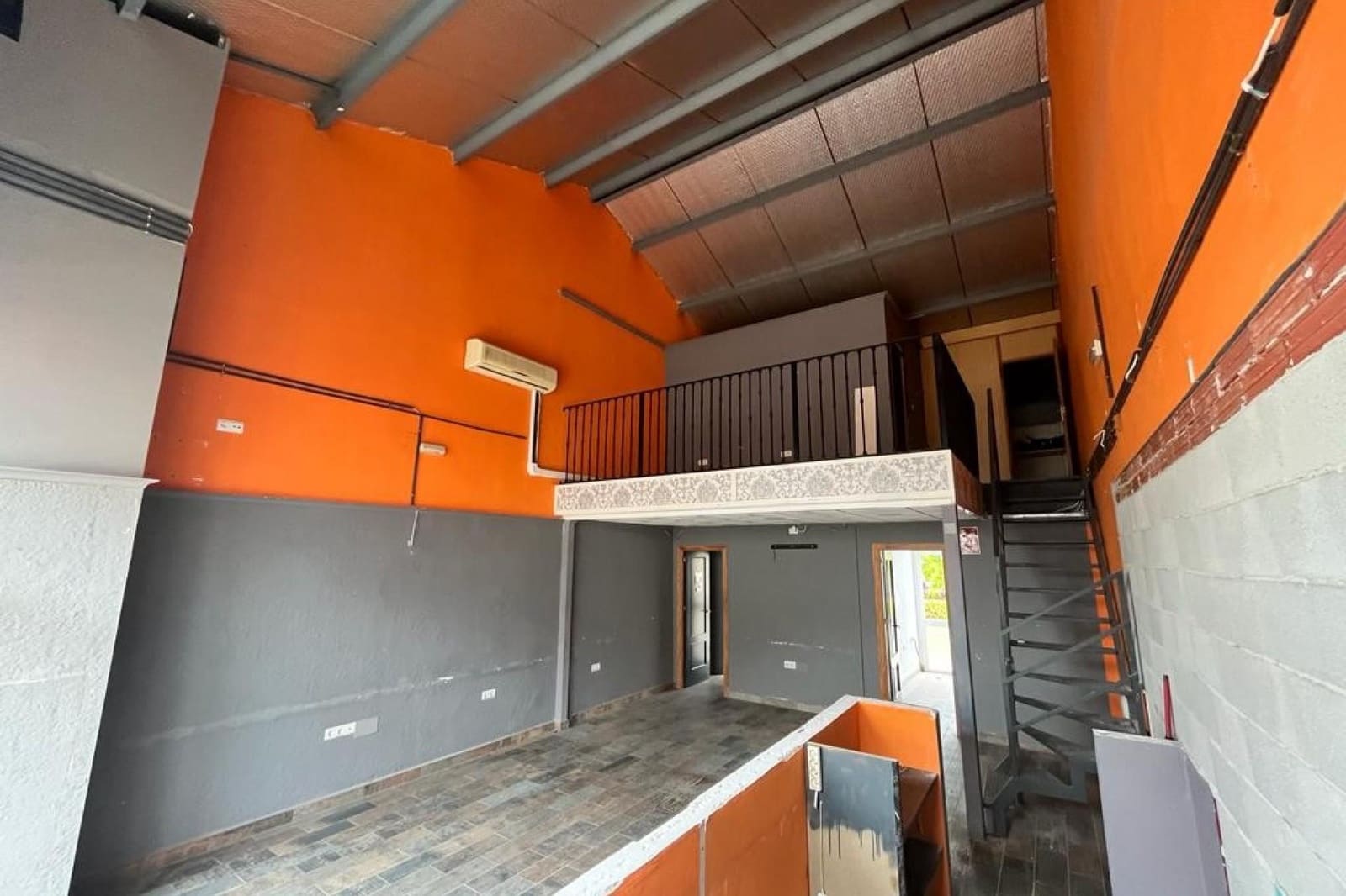 Commercial for sale in Algorfa with pool - € 100,000 (Ref: 10078013)