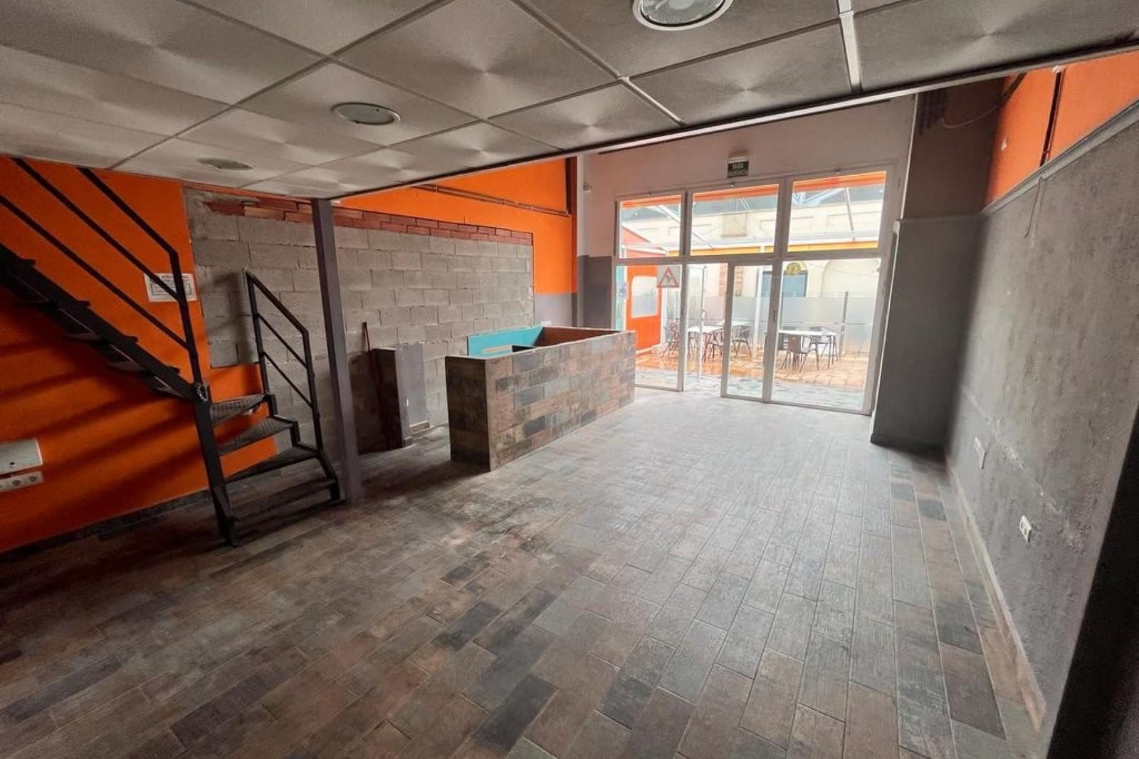 Commercial for sale in Algorfa with pool - € 100,000 (Ref: 10078013)