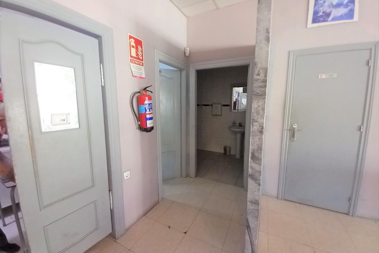 Kaupallinen myytävänä paikassa Guardamar del Segura - 200 000 € (Ref: 10078015)