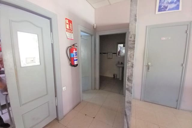 Kaupallinen myytävänä paikassa Zona Pueblo, Guardamar del Segura - 200 000 € (Ref: 10078015)