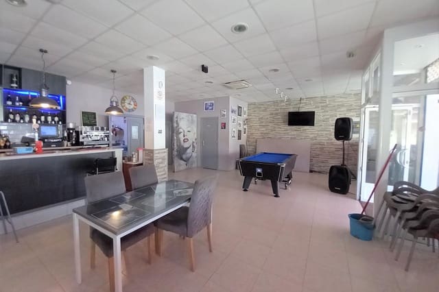 Kaupallinen myytävänä paikassa Zona Pueblo, Guardamar del Segura - 200 000 € (Ref: 10078015)