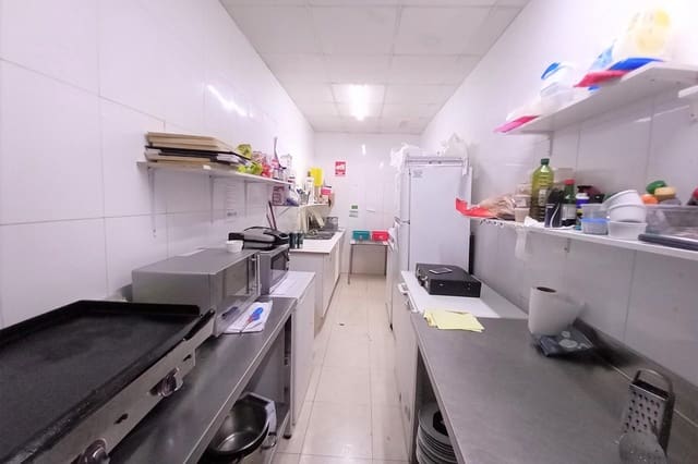 Kaupallinen myytävänä paikassa Zona Pueblo, Guardamar del Segura - 200 000 € (Ref: 10078015)