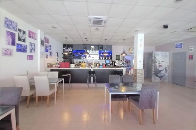 Kaupallinen myytävänä paikassa Zona Pueblo, Guardamar del Segura - 200 000 € (Ref: 10078015)