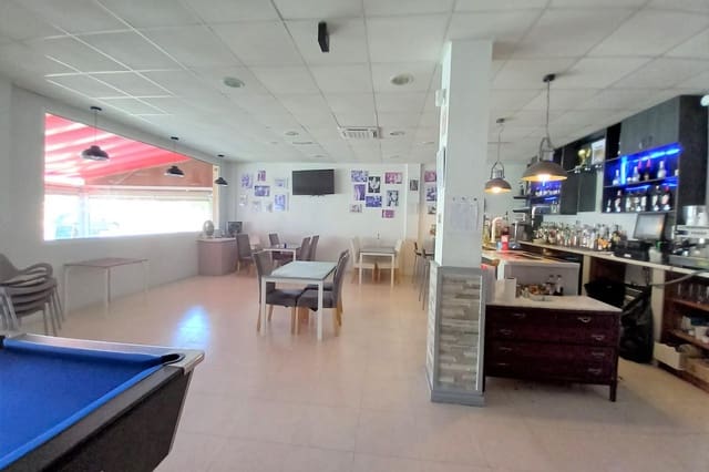 Kaupallinen myytävänä paikassa Zona Pueblo, Guardamar del Segura - 200 000 € (Ref: 10078015)