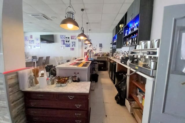 Kaupallinen myytävänä paikassa Zona Pueblo, Guardamar del Segura - 200 000 € (Ref: 10078015)