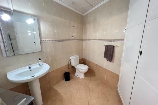 Kommersiell til salgs i Zona Pueblo, Guardamar del Segura med svømmebasseng - € 99 000 (Ref: 10078017)